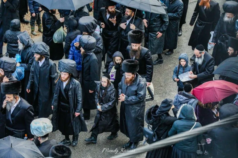 חתונה_גור_-_מענדי_קורנט_ושניאור_מור_יוסף__(59)