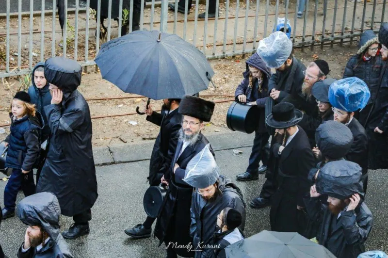 חתונה_גור_-_מענדי_קורנט_ושניאור_מור_יוסף__(60)
