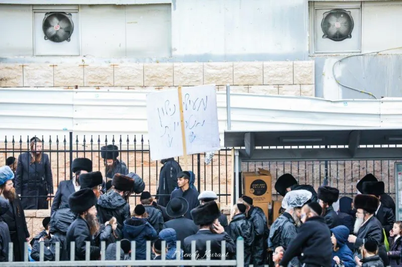 חתונה_גור_-_מענדי_קורנט_ושניאור_מור_יוסף__(66)