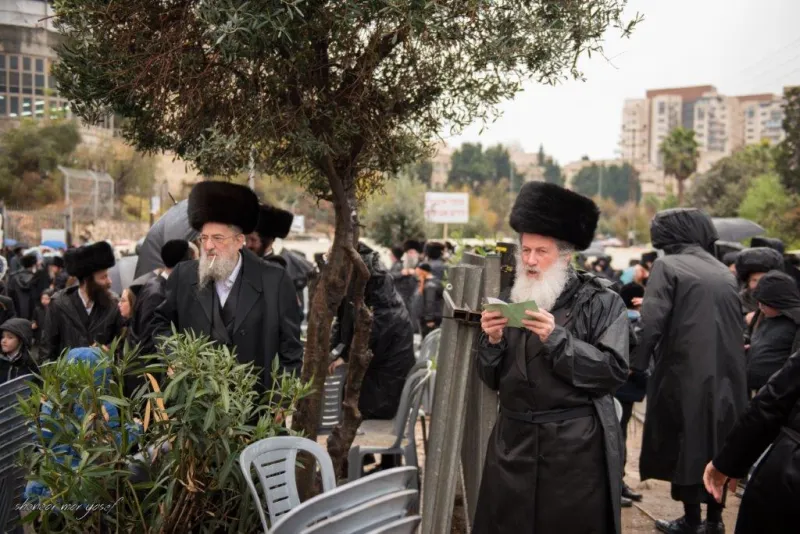 חתונה_גור_-_מענדי_קורנט_ושניאור_מור_יוסף__(79)