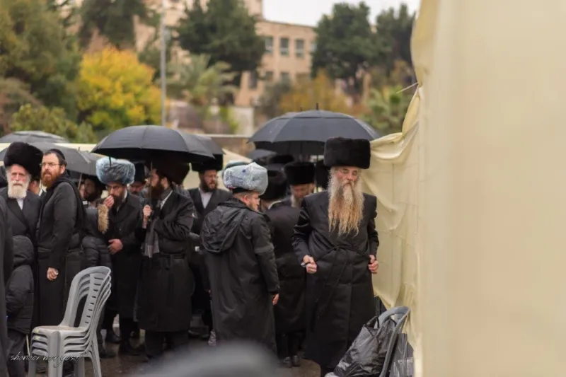 חתונה_גור_-_מענדי_קורנט_ושניאור_מור_יוסף__(84)