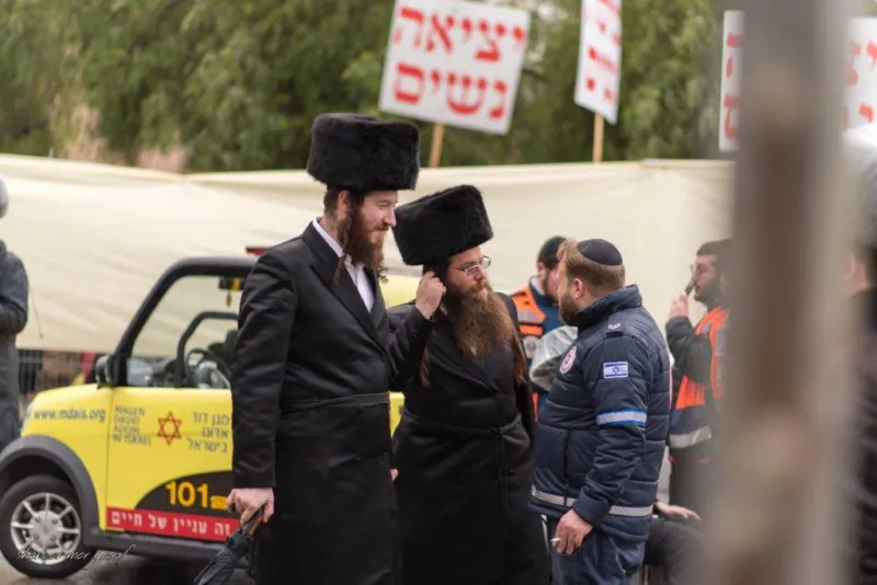 חתונה_גור_-_מענדי_קורנט_ושניאור_מור_יוסף__(88)