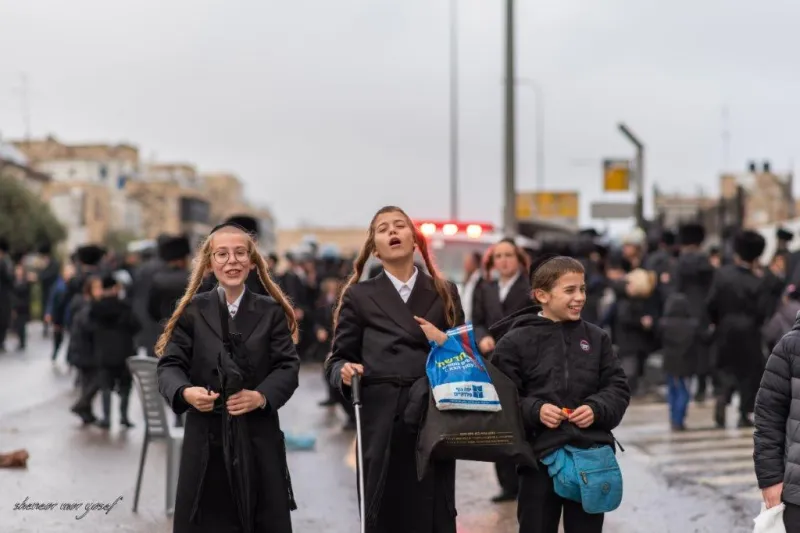 חתונה_גור_-_מענדי_קורנט_ושניאור_מור_יוסף__(90)