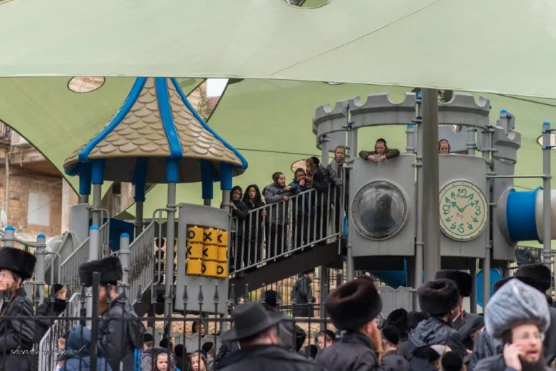חתונה_גור_-_מענדי_קורנט_ושניאור_מור_יוסף__(96)