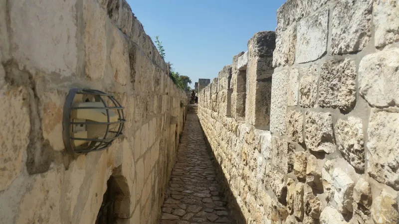 טיילת החומות