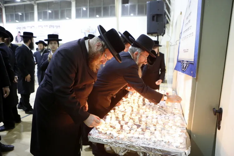 יארצייט ר' לייבל מינצברג צילום קובי הר צבי (1)
