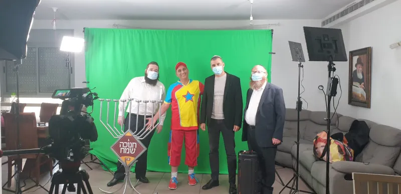 בשידור ישיר לילדי כפר סבא: הדלקה עם החקן יובל המבולבל