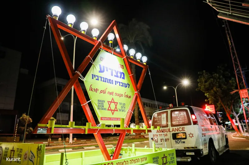חנוכייה על גלגלים בהוקרה לעובדי ומתנדבי מד"א