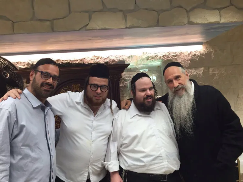 מרדכי וחברים