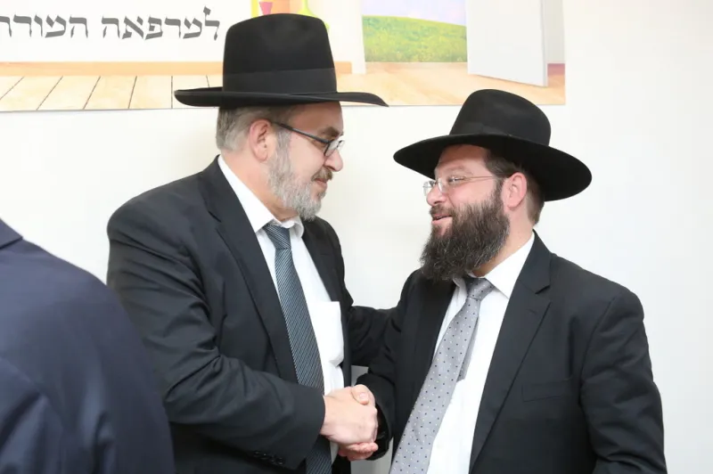 אשר מונק בית חם 