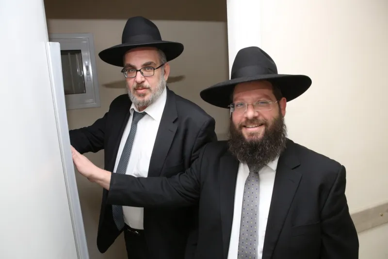 אשר מונק בית חם 