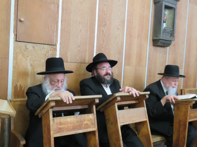 6בהיכל הישיבה