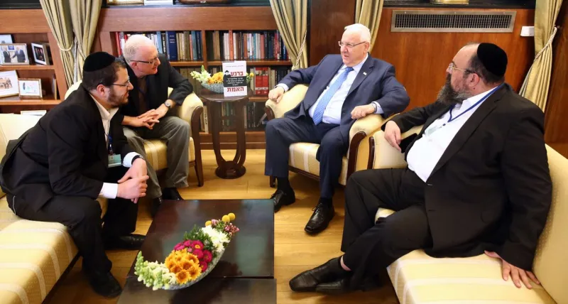 "לא תהיה אות בספר שלא אקרא" | הנשיא ומחברי הספר