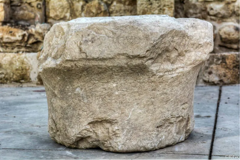 האבן בת ה-1800 שנה