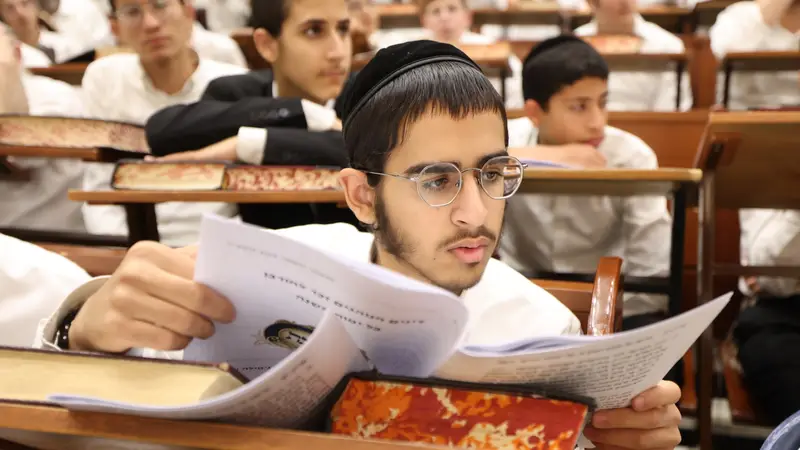 אש התורה: הבחורים פתחו את בין הזמנים בסדר לימוד