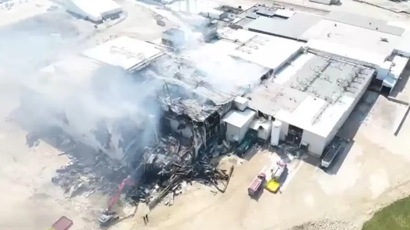 מפעל הבשר הגדול בעולם עדיין מושבת לאחר השריפה