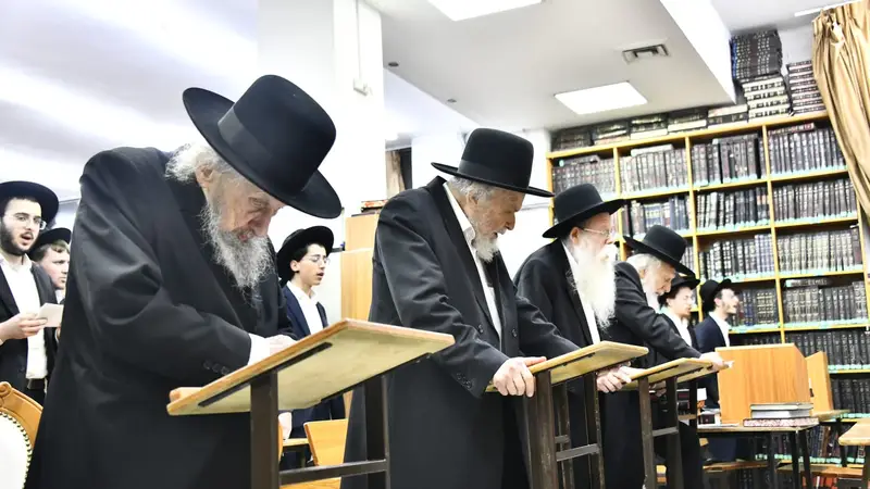 גזירת הגיוס מרחפת: עצרת התפילה בסלבודקא