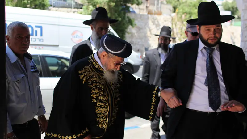 הרב מבקר: "עומד ליצן, ומדבר על כל שליחי הציבור"
