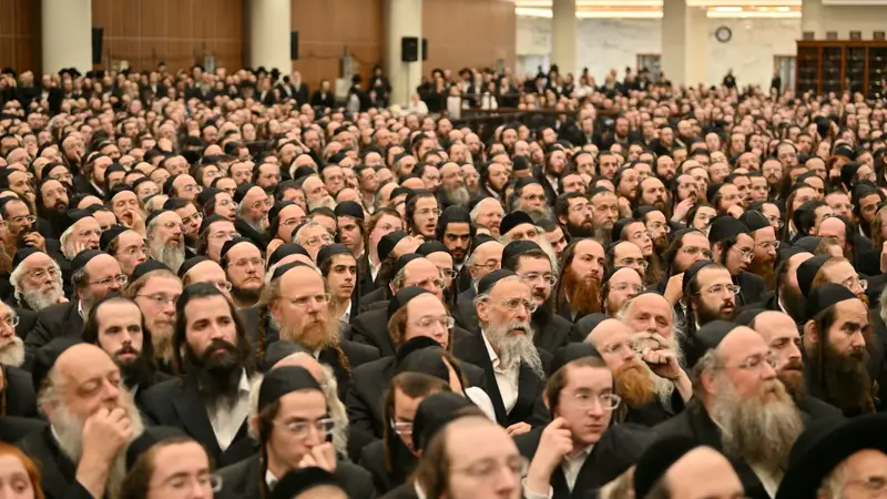 מעמד 'מזומנים' בגור: 1,400 בחורים נבחנו על מאות דפים