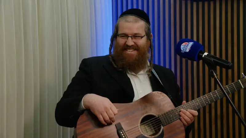 הקאמבק: דודי פרישמן חזר לבמה עם שיר מקורי שכתב