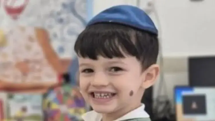 רגע לפני שהילד נמצא: שליח חב"ד נכנס לבית הנעדר | צפו