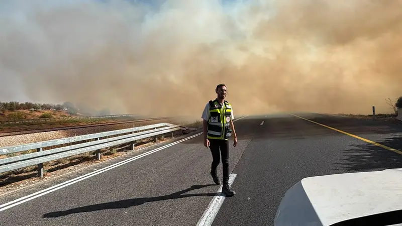 רכב עלה באש והצית שדות: כביש 6 נחסם לתנועה