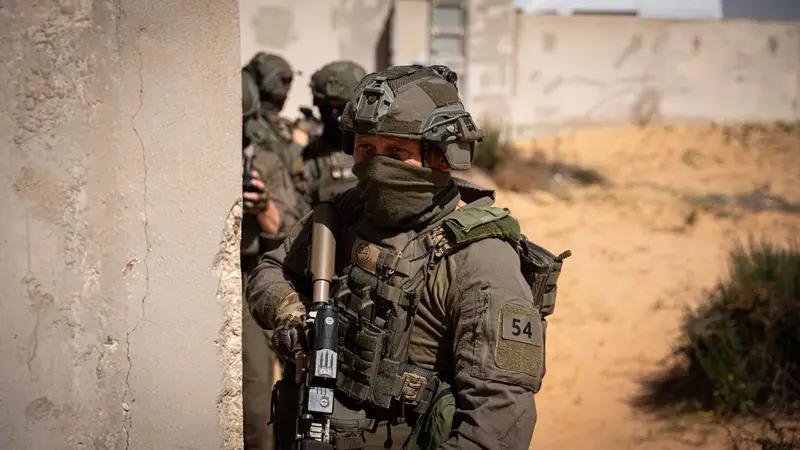 אביו של המחבל מחוות גלעד נעצר ונלקח לחקירה