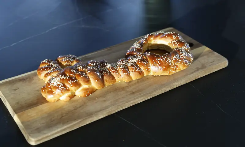 הלם: האם המנהג לאפות 'חלת מפתח' מגיע בכלל מהנצרות