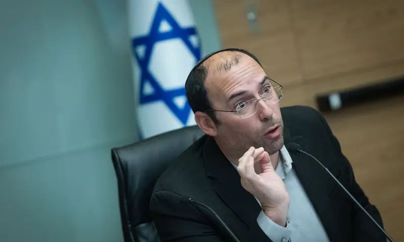 "הם מזמן זרקו את המקצועיות והיושרה מהחלון"