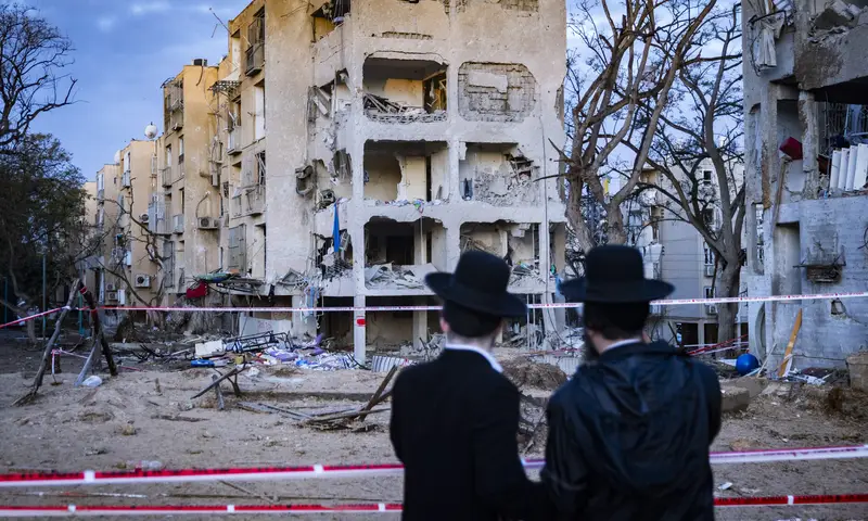 לילד שעף מקומה רביעית – נולדו אחים תאומים