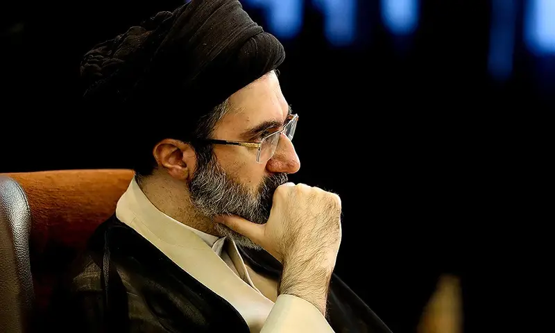 דיווח דרמטי: מוג'תבא חמינאי מחוסר הכרה ומאושפז בקום