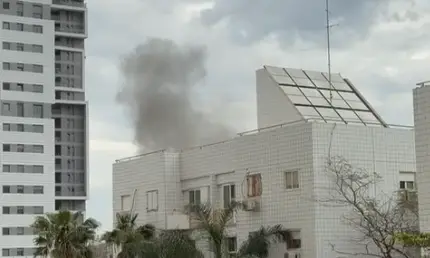 2 גלי ירי מאיראן: זירות נפילה במרכז ועשן עולה מבניין