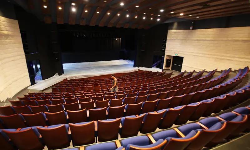 מה שקורה מאחורי הקלעים של ההופעות הגדולות