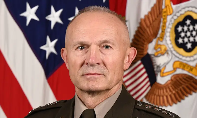 שר ההגנה פיט הגסת' הדיח את מפקד זרוע היבשה לאלתר