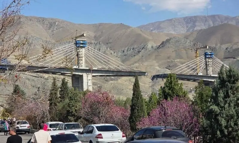 גשר אסטרטגי הושמד; הנשיא חגג ואיראן מאיימת בתגובה