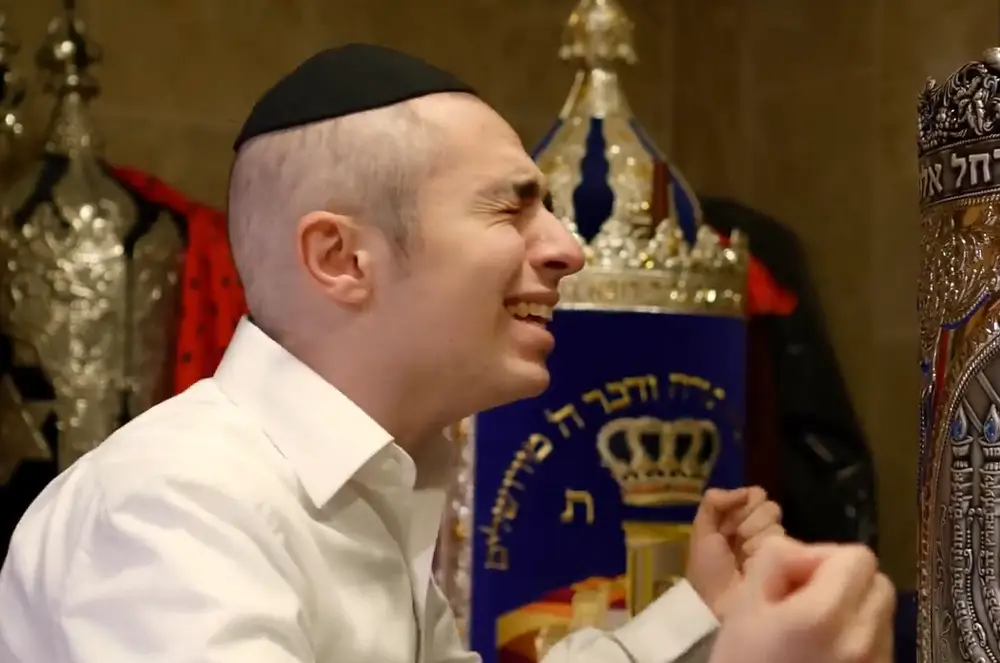 תורה הקדושה • הבחור שחלה בקליפ קאבר מרגש - קול חי מיוזיק