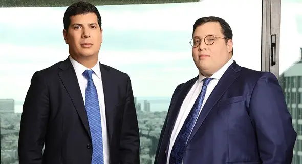 שמאל: עוה"ד עמית חדד ואריאל רוט. צילום: רפאל מזרחי