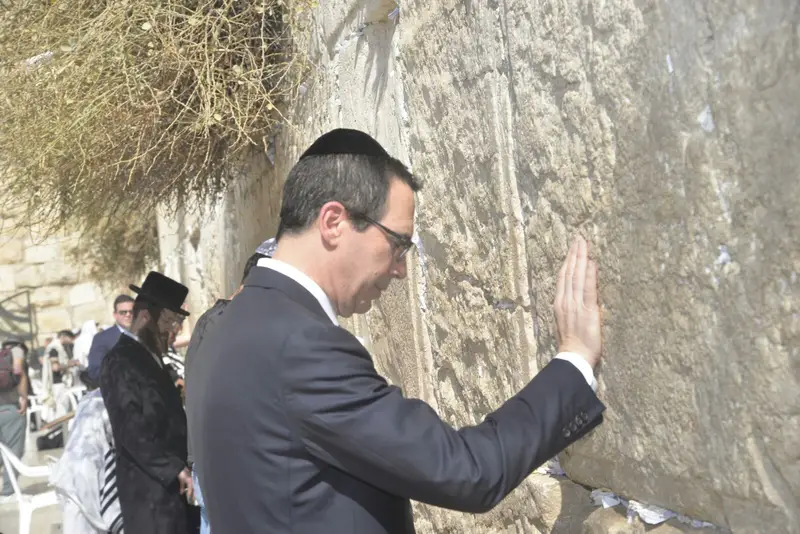 שר האוצר של ארהב סטיבן מנוצין