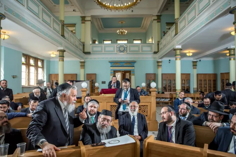 בדיון משותף של חברי הועדה המתמדת עם הרבנים הצעירים משתתפי הסמינר בריגה צילום אלי איטקין (7)