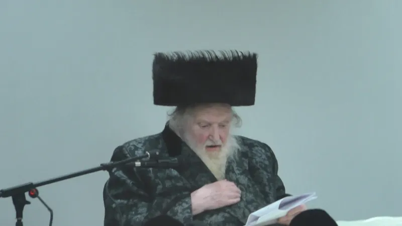 מרן פוסק הדור הגר''מ שטרנבוך שליט''א בדרשת חיזוק לרגל תחילת זמן חורף באולמי ווגשל בבני ברק (3)2