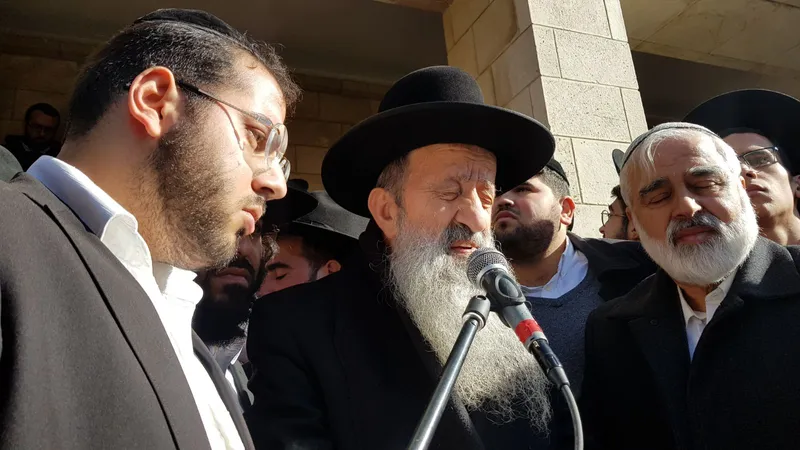 הרב מוצפי הלווית הרב ממן