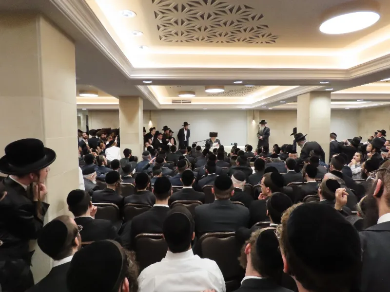 מרן פוסק הדור הגר''מ שטרנבוך שליט''א בדרשת חיזוק לרגל תחילת זמן חורף באולמי ווגשל בבני ברק (1)~1