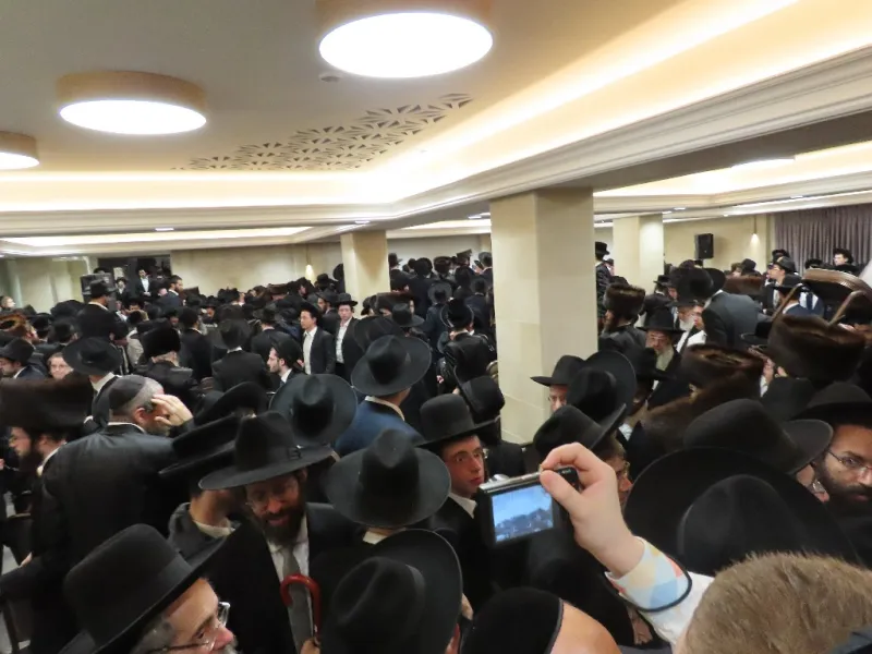 מרן פוסק הדור הגר''מ שטרנבוך שליט''א בדרשת חיזוק לרגל תחילת זמן חורף באולמי ווגשל בבני ברק (1)1~1