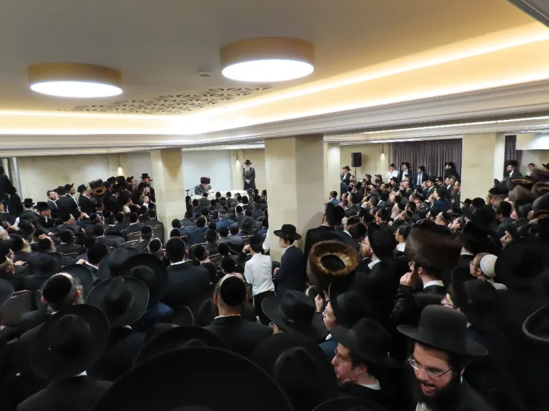 מרן פוסק הדור הגר''מ שטרנבוך שליט''א בדרשת חיזוק לרגל תחילת זמן חורף באולמי ווגשל בבני ברק (4)~1