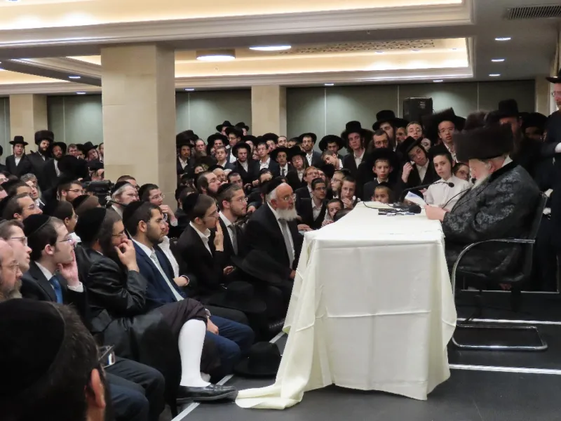 מרן פוסק הדור הגר''מ שטרנבוך שליט''א בדרשת חיזוק לרגל תחילת זמן חורף באולמי ווגשל בבני ברק (5)~1