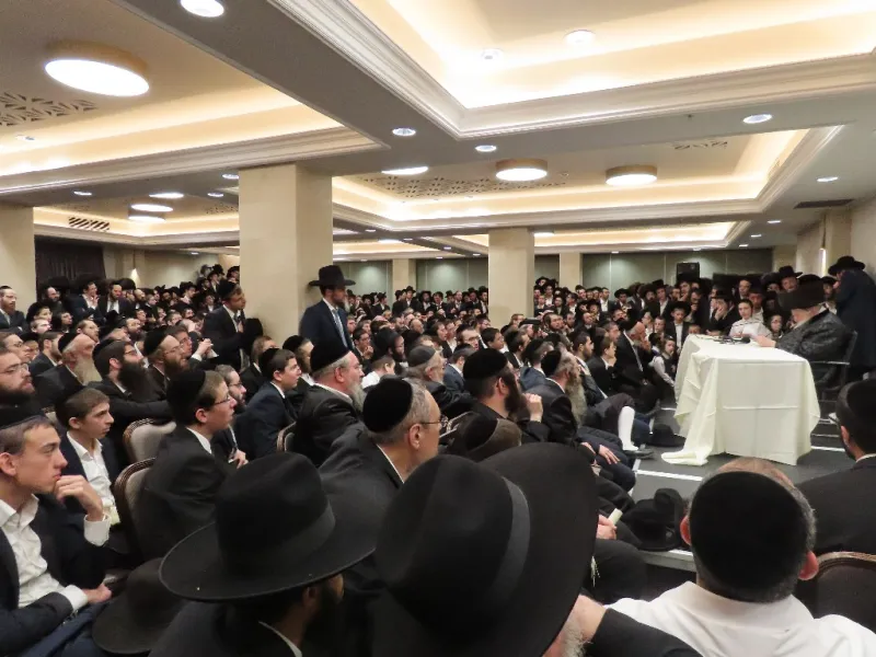 מרן פוסק הדור הגר''מ שטרנבוך שליט''א בדרשת חיזוק לרגל תחילת זמן חורף באולמי ווגשל בבני ברק (7)~1