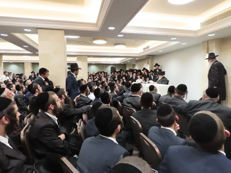 מרן פוסק הדור הגר''מ שטרנבוך שליט''א בדרשת חיזוק לרגל תחילת זמן חורף באולמי ווגשל בבני ברק (8)~1