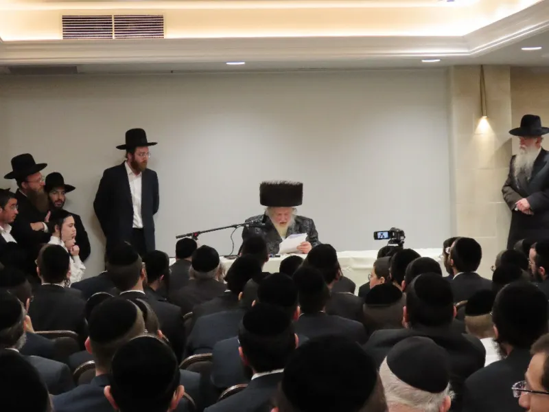 מרן פוסק הדור הגר''מ שטרנבוך שליט''א בדרשת חיזוק לרגל תחילת זמן חורף באולמי ווגשל בבני ברק1~1