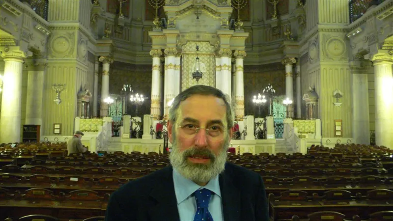 ריכזו חתונות דוקא בערב פסח. רבה של רומא, הרב שמואל די סייני בהיכל בית הכנסת הגדול ברומא (1)