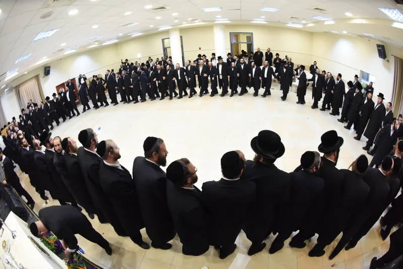 חסידים ריקוד צאנז